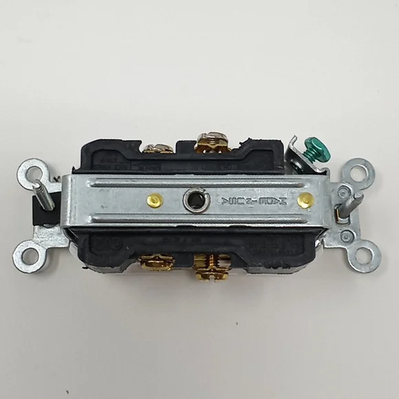 Leviton Back & Side Wire Outlets 20 A-125 V Set of 11 - Picture 6 of 8